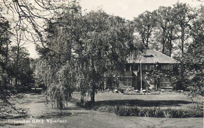 602488 Gezicht op de voorgevel van de villa Vijverlaan 1 te Groenekan (gemeente Maatrtensdijk).N.B. De gemeente ...